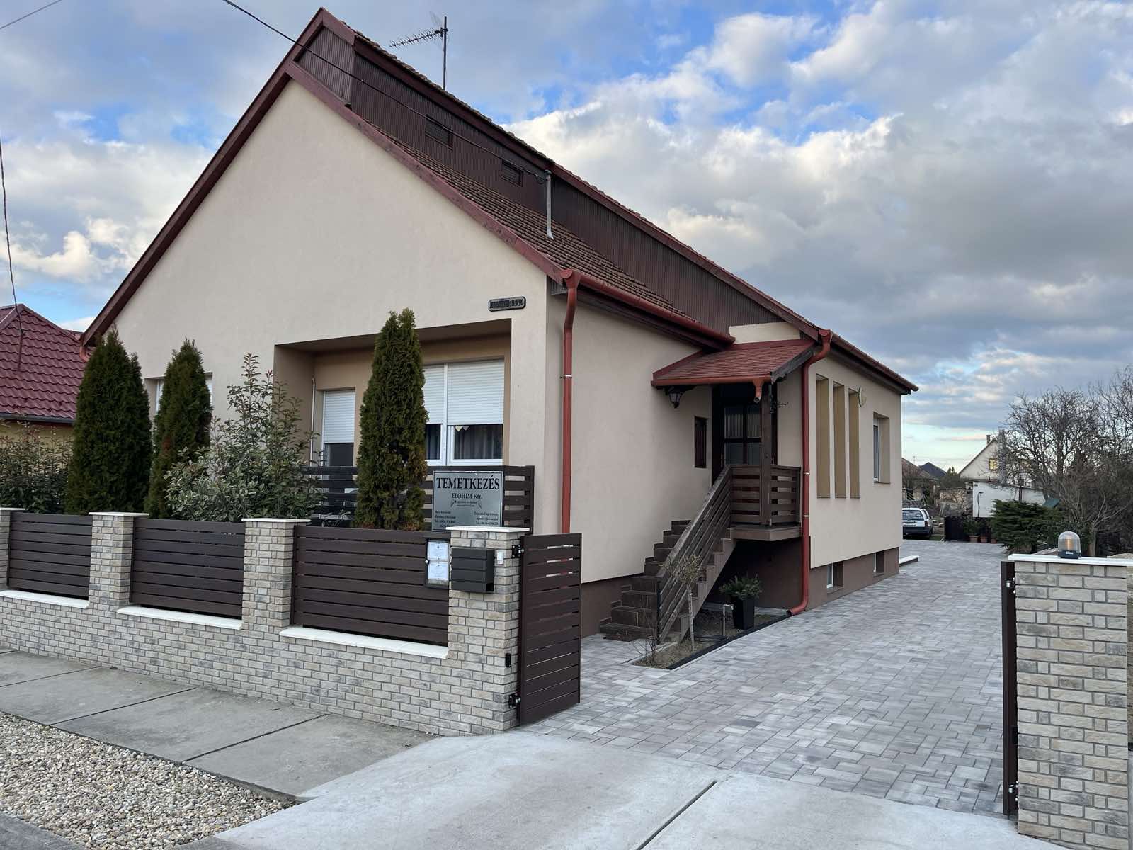 Az Elohim Kft. újlengyeli irodája